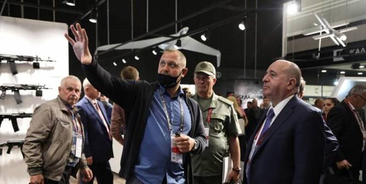 وزیر دفاع ارمنستان: به سلاح‌های مدرن مجهز می‌شویم