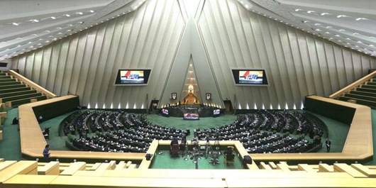 طومار ده‌ها هزار کارگر لوازم خانگی در صحن مجلس