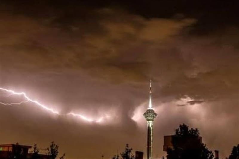قطعی برق در مناطقی از جنوب تهران به علت وقوع طوفان