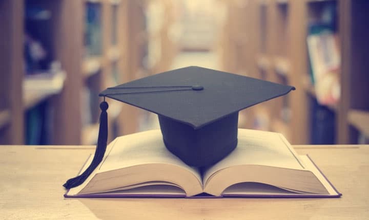 مدرک کار می‌آورد؟