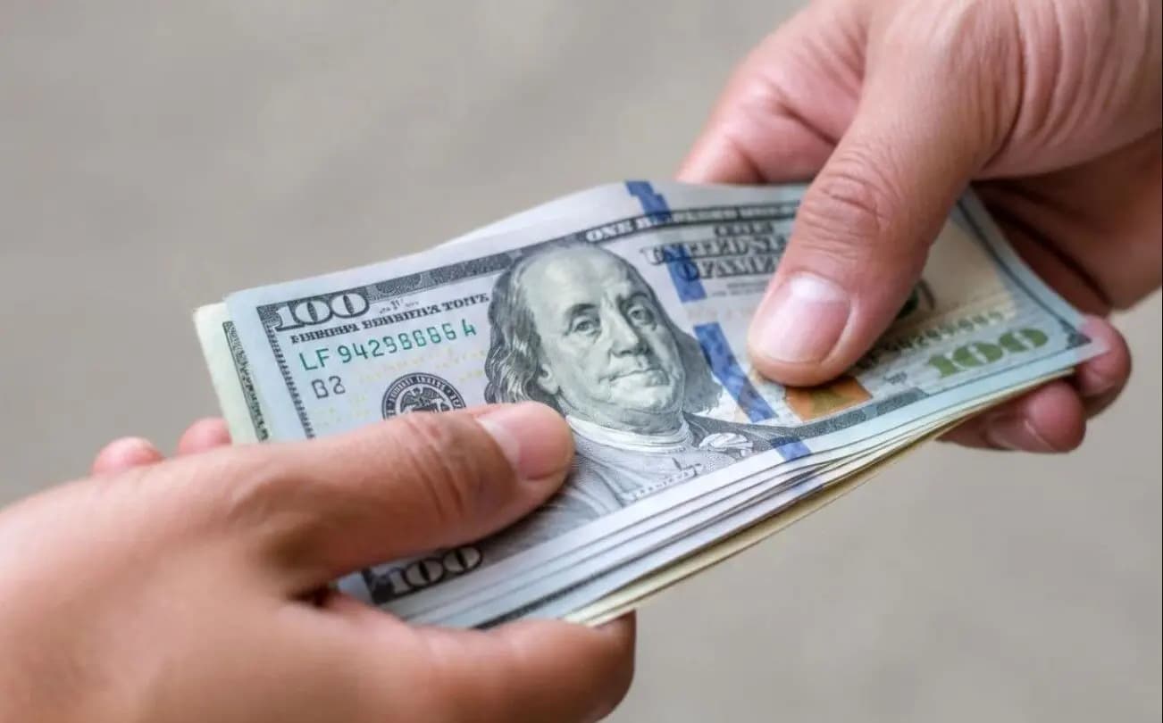 دلار از سقف ۲۷۲ هزار تومان عقب نشست؛ کاهش قیمت ادامه دارد؟