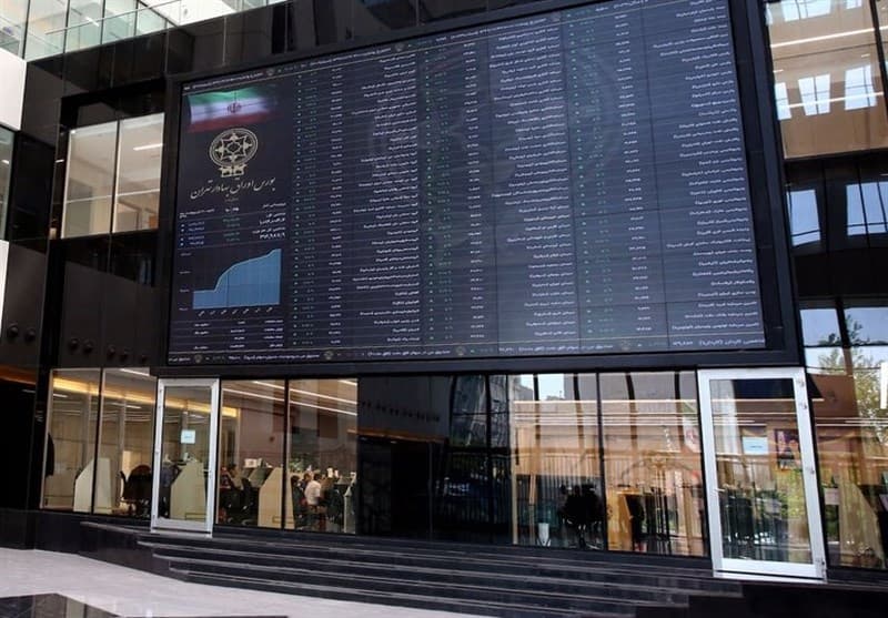واگرایی شاخصها و خروج 11.2 همت پول؛ بورس در مسیر احتیاط