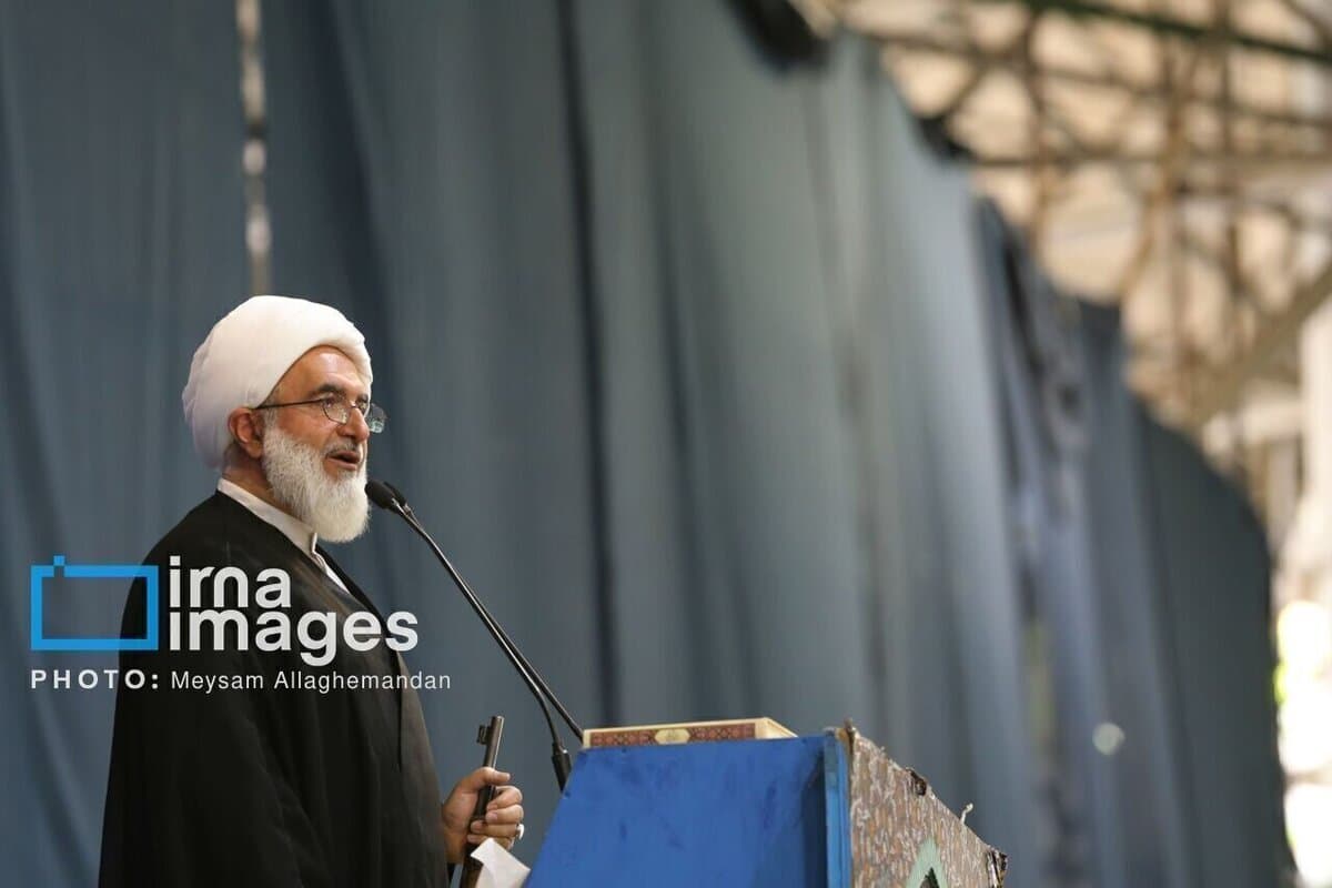 خطیب نماز جمعه تهران :ملت ایران با نامه و میانجیگری آمریکا غافلگیر نمیشود/ تهاجم فرهنگی برای ترویج بیعفتی در جامعه برنامهریزی شده است
