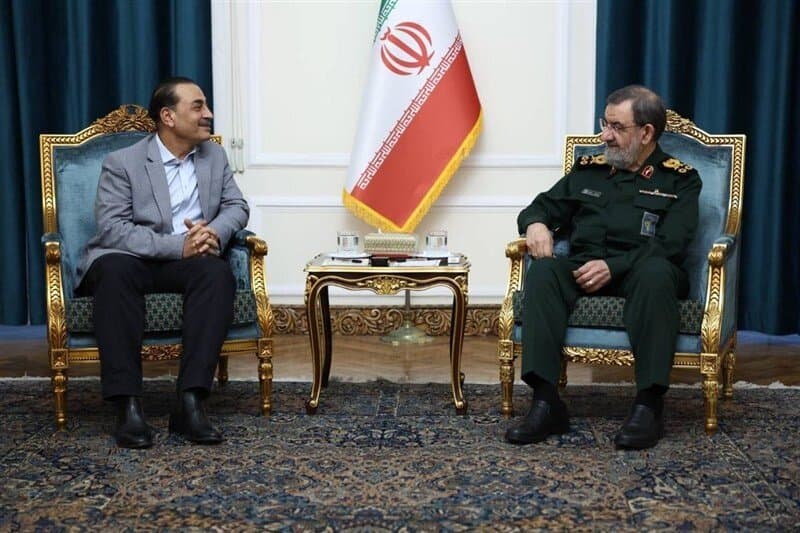 محسن رضایی: ذرهای از مواد هستهای غنی شده از ایران خارج نمیشود