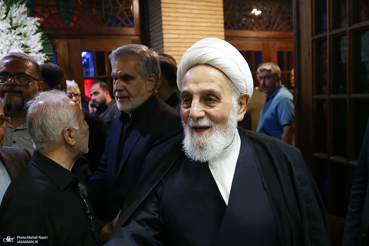 تصاویری شخصیتهای مختلف سیاسی در مراسم ختم احمد ناطق نوری/ از پزشکیان و ظریف تا کروبی و روحانی