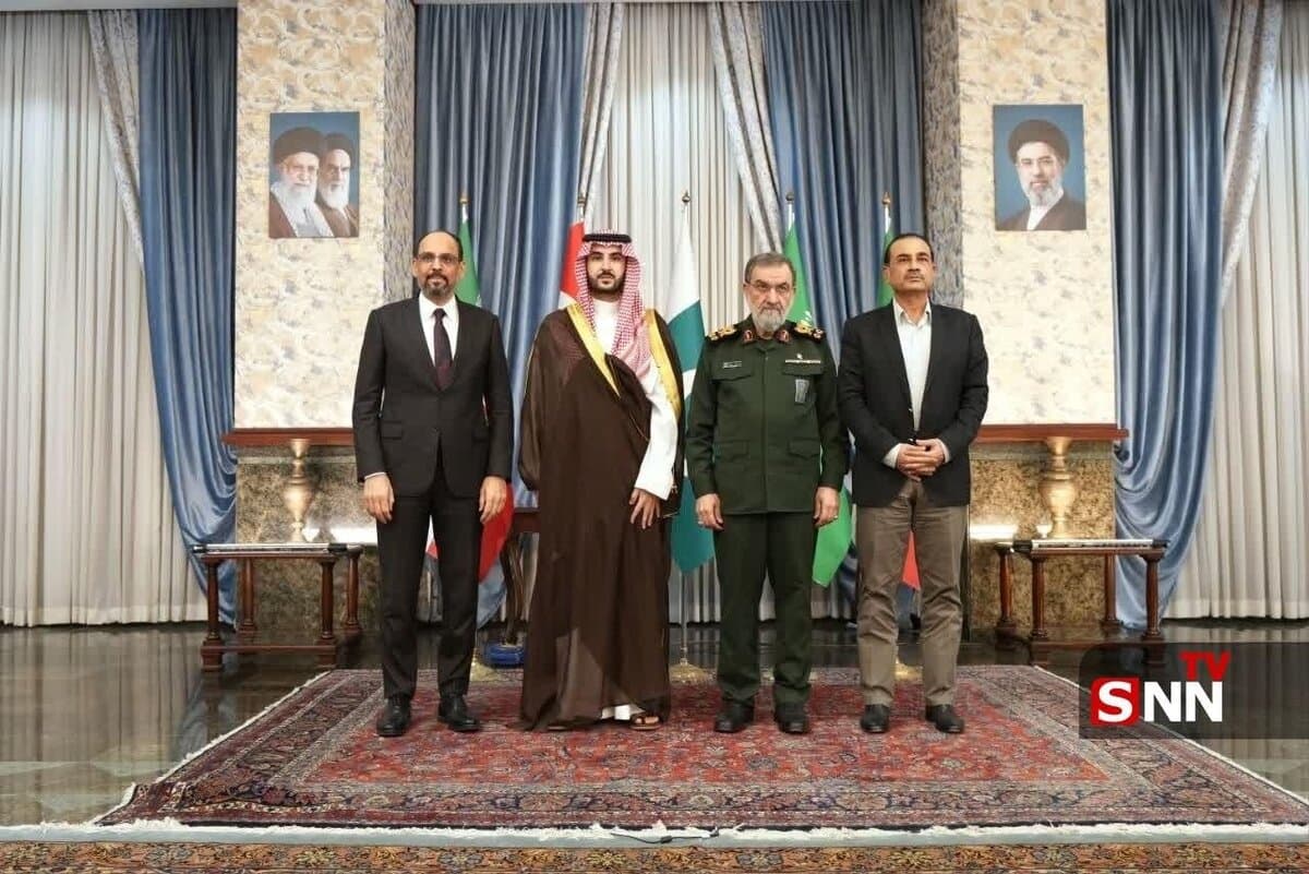 قابی از سردار رضایی در کنار نمایندگان ترکیه، عربستان سعودی و پاکستان