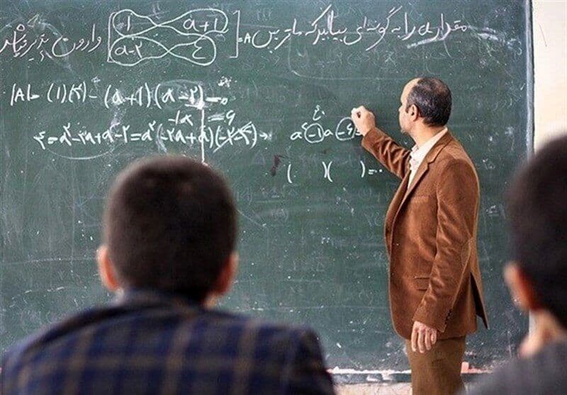ماجرای ضرب و شتم یک معلم در آباده که به اعتصاب معلمان کشیده شد/ آموزش و پرورش دست به یقه شدن پدر دانشآموز با دبیر مدرسه را تایید کرد
