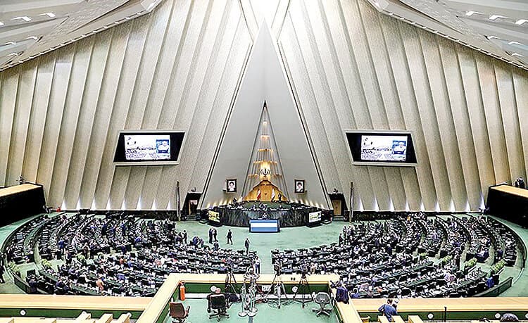 خیز مجلس برای 8 استیضاح