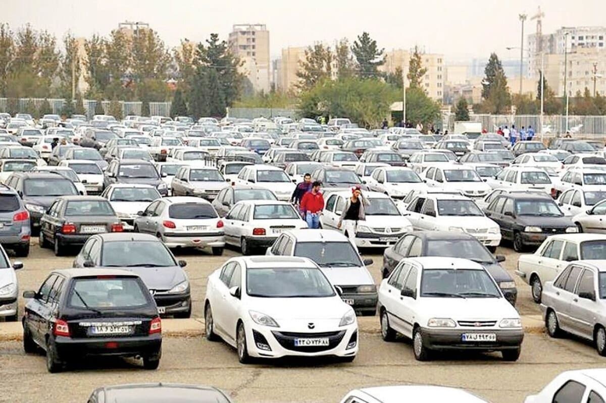 فاصله نجومی قیمت خودرو از کارخانه تا بازار / شکاف قیمتی به ۱.۶ میلیارد تومان رسید + جدول