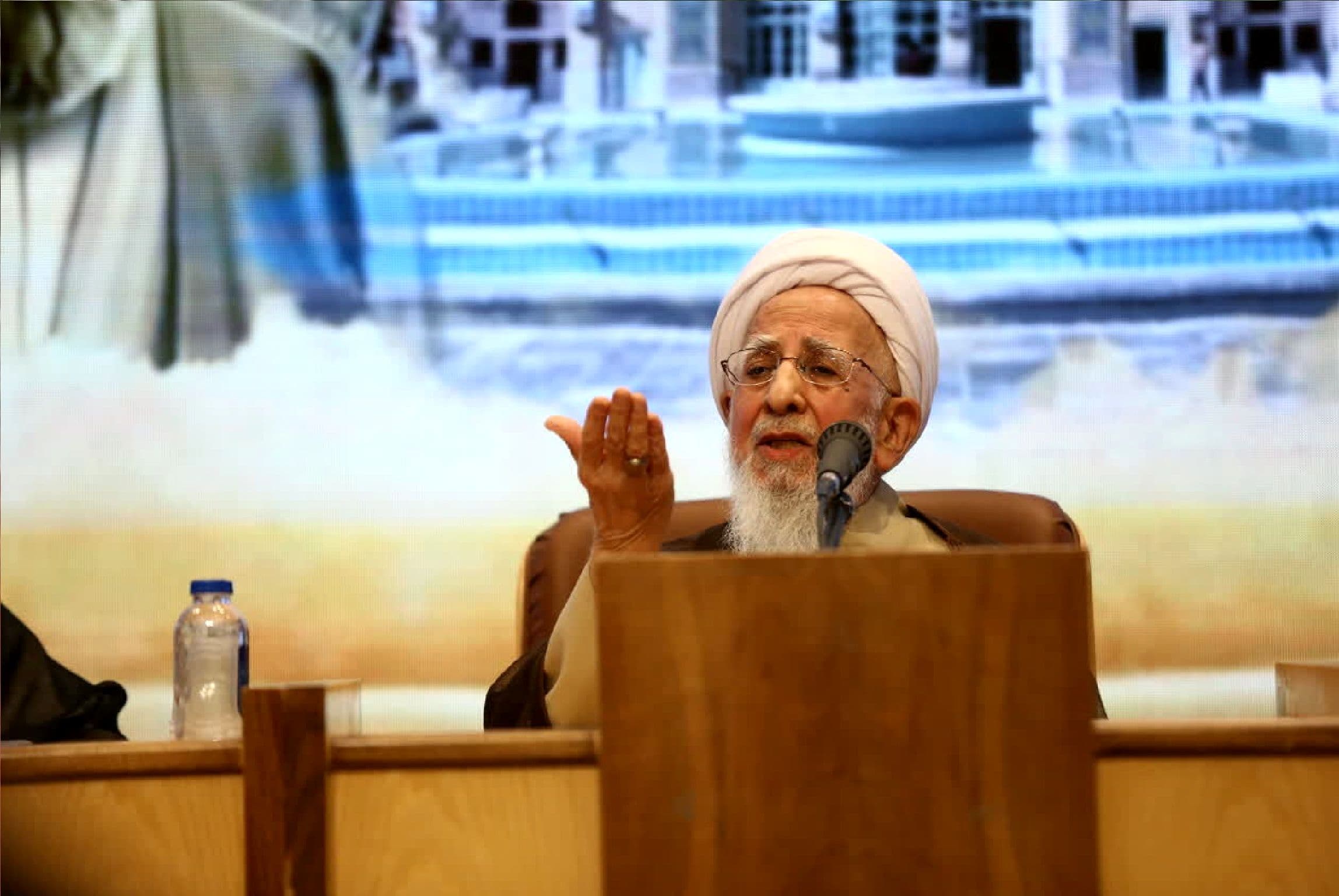 آیتالله جوادی آملی: رومیزی و زیرمیزی را بردارید و عدل را جاری کنید/ اقامه عدل در یک جامعه، از باران چندین روزه برای مملکت نافعتر است