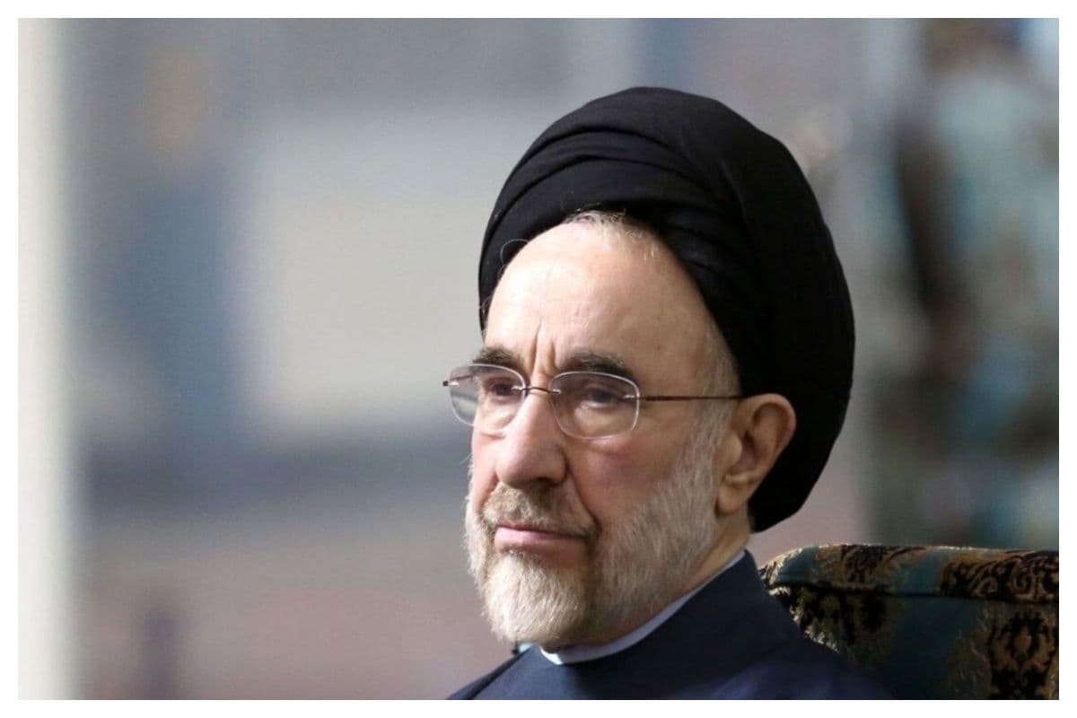 تصاویری از خاتمی با عصا منتشر شد