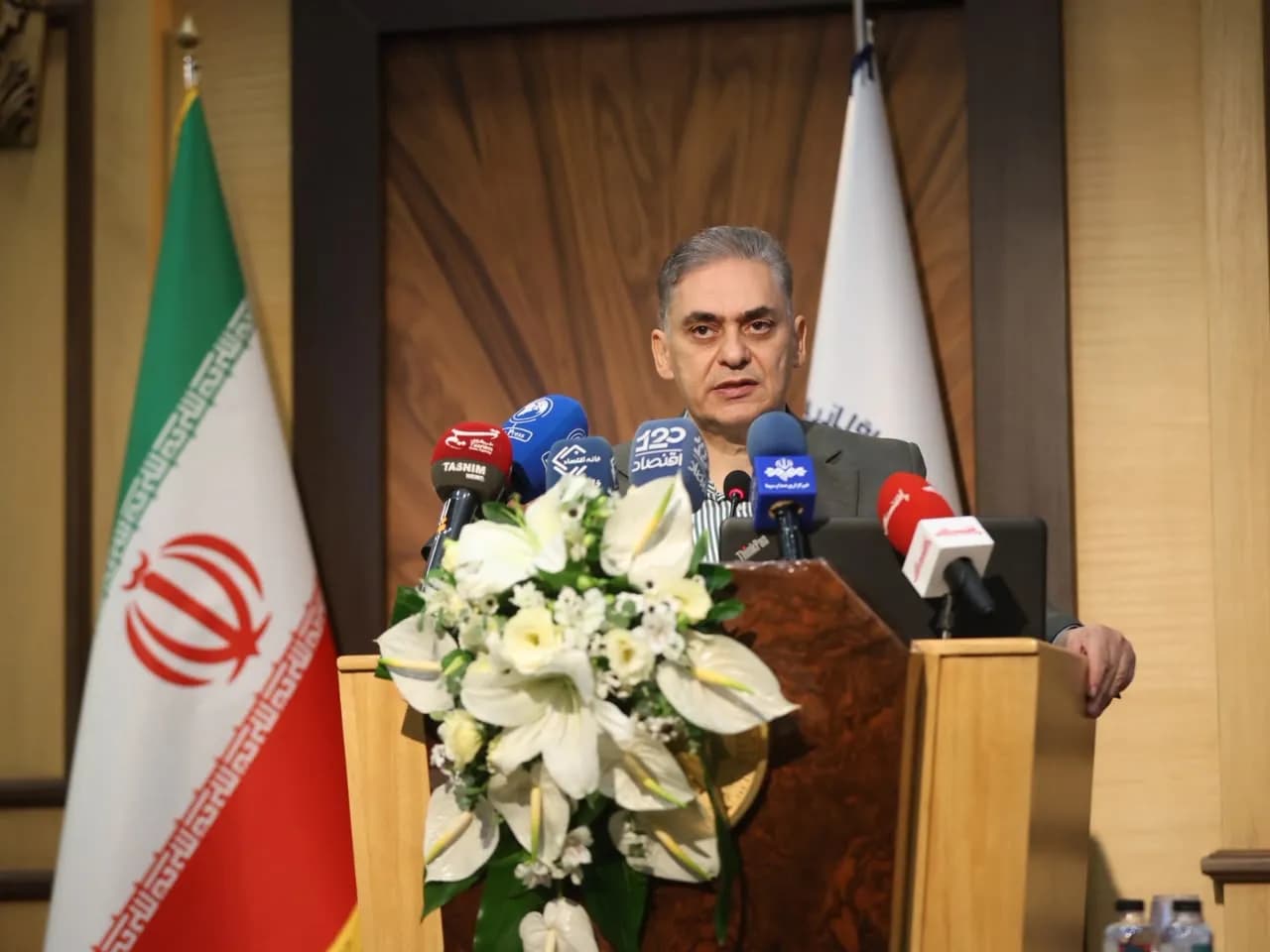 ارسال پیامک بازگشت ارز حاصل از صادرات برای صادرکنندگان | لاهوتی: صادرات قربانی محدودیتهای داخلی و خارجی شد