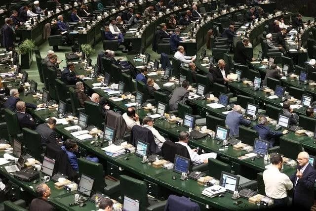 مهلت دولت برای تعیین تکلیف وزارت دفاع و اطلاعات تمام شد / مجلس منتظر معرفی وزیر است