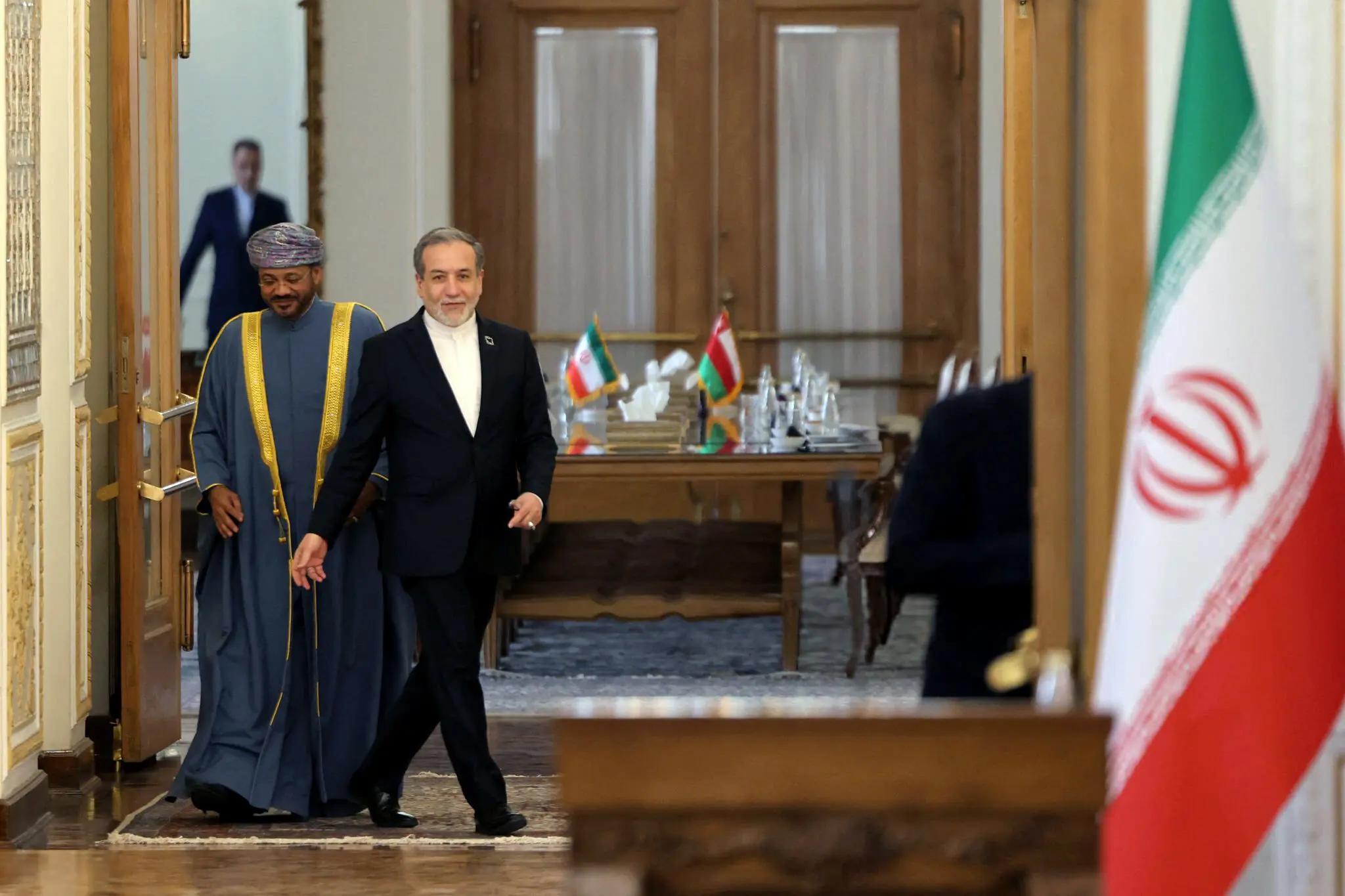 بازتاب خبر عمان و عربستان در بازار طلا و دلار/ دلار ۴۵۰۰ تومان گرانتر شد/ طلای ۱۸ عیار تا ۳۵ میلیون تومان بالا میرود؟