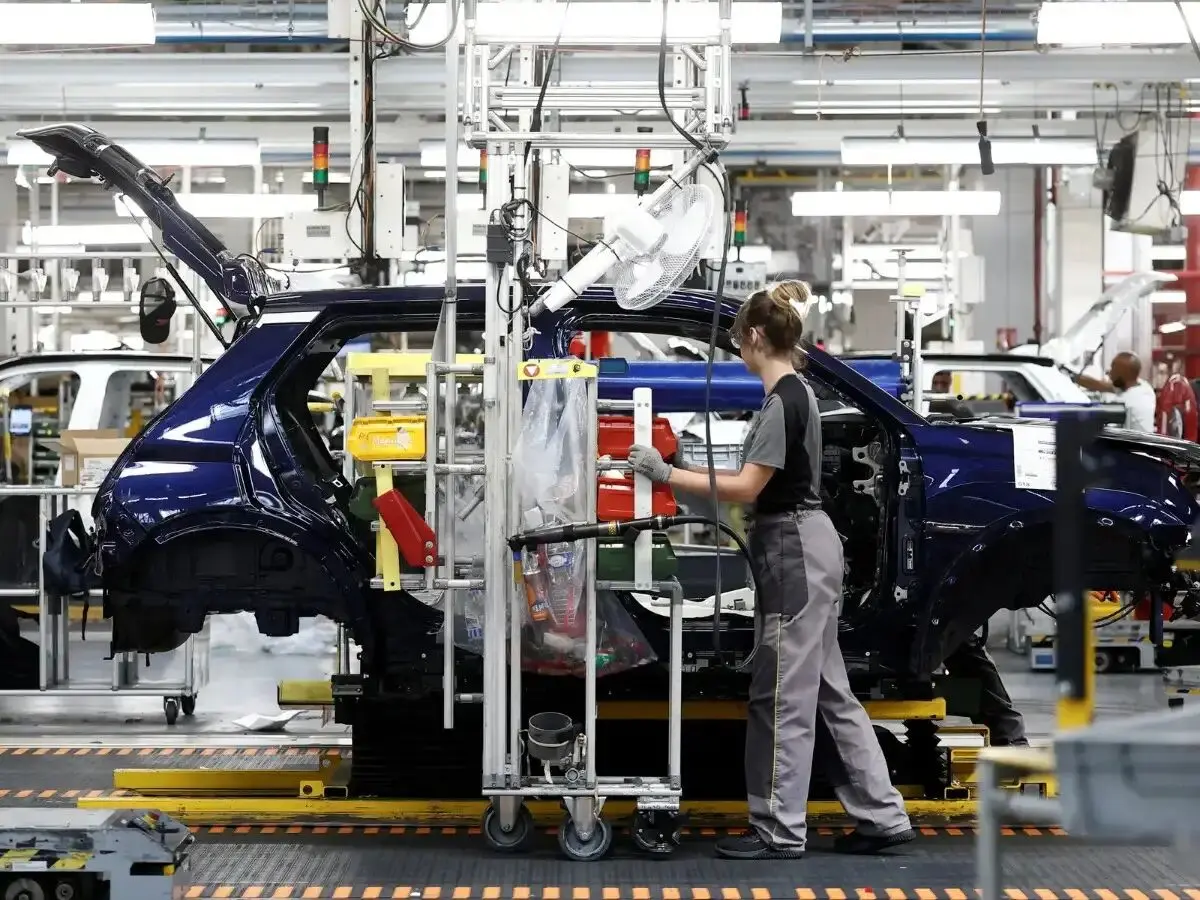 فعالیت اقتصادی اروپا شتاب گرفت، بریتانیا کُند شد؛ PMI سپتامبر چه می‌گوید؟