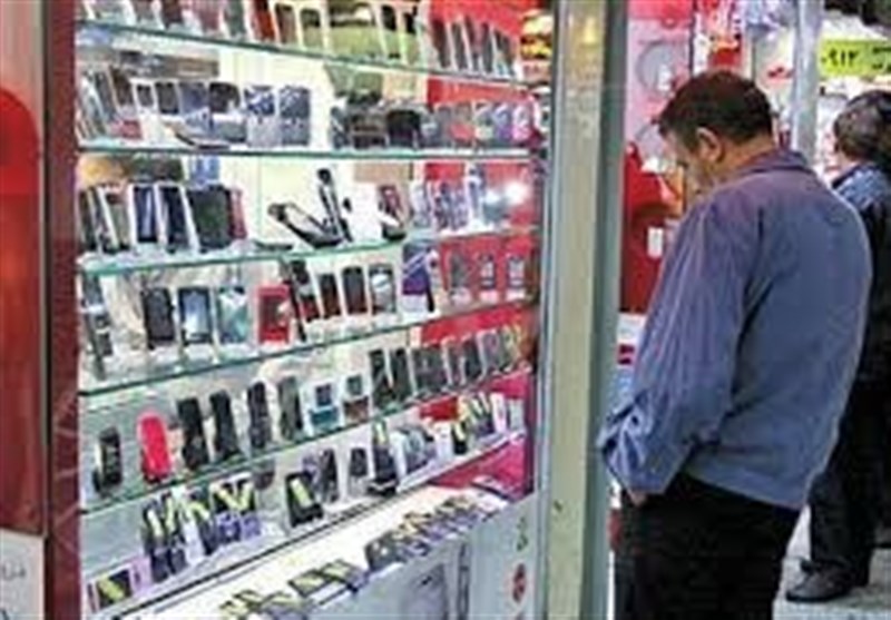 مردم برای خرید موبایل عجله نکنند؛ قیمتها میشکند
