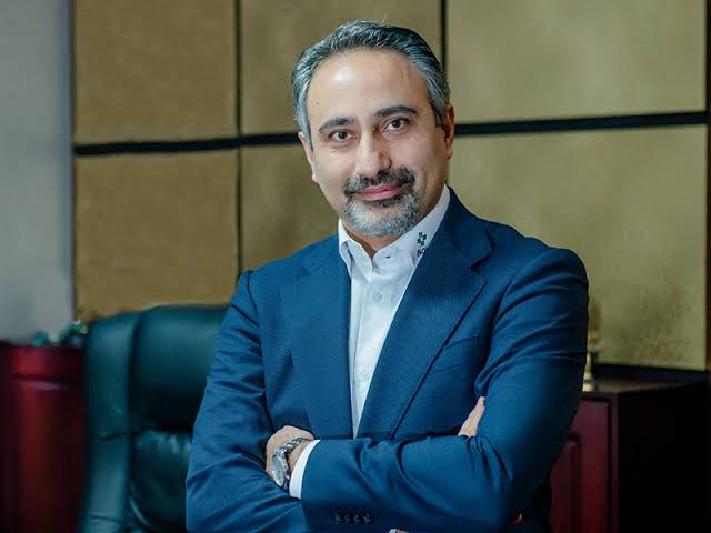 ایستادن در میانه تهدید و فرصت