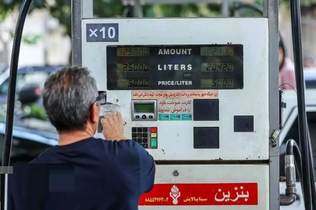 سخنگوی کمیسیون انرژی مجلس: تمامی کارت های سوخت تا پایان سال به کارت بانکی متصل می شوند