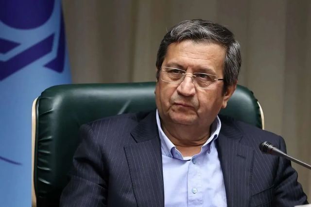 همتی: هنوز وارد ابر تورم نشده ایم و احتمال وقوع آن را ضعیف می دانم/ گرد و خاک ایجاد شده در بازار ارز، فرو خواهد نشست