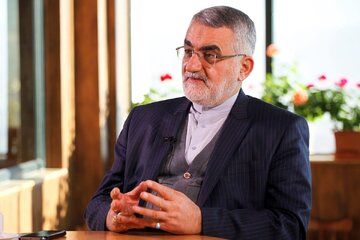 ظهور قدرت‌های جدید دنیا در مقابل آمریکا/ بروجردی: مقابله ایران با قدرت اتمی، باعث شد کشورهای منطقه، قدرت ایران را بپذیرند
