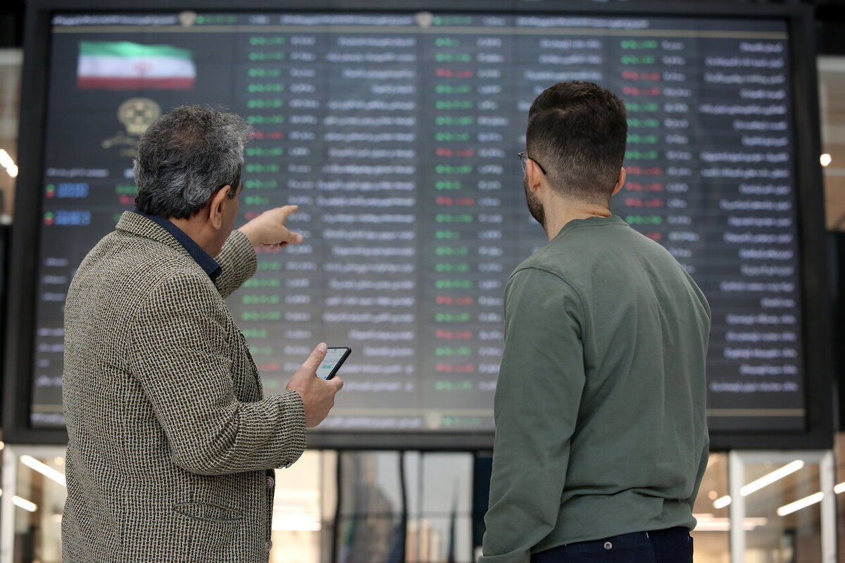 عقب­‌نشینی بورس از مرز 7.9میلیونی 