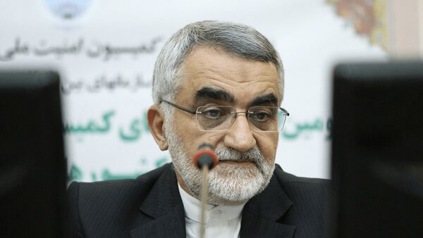 واکنش بروجردی به تهدید اخیر ترامپ درباره استفاده از «مادر بمب‌ها» علیه ایران