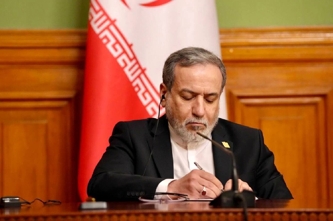 عراقچی: لابی اسرائیل دیگر ابایی ندارد که نفوذ خود را در سیاست آمریکا در قبال ایران آشکار کند/ وقت آن رسیده که واشنگتن خود را از این غل و زنجیر رها کند