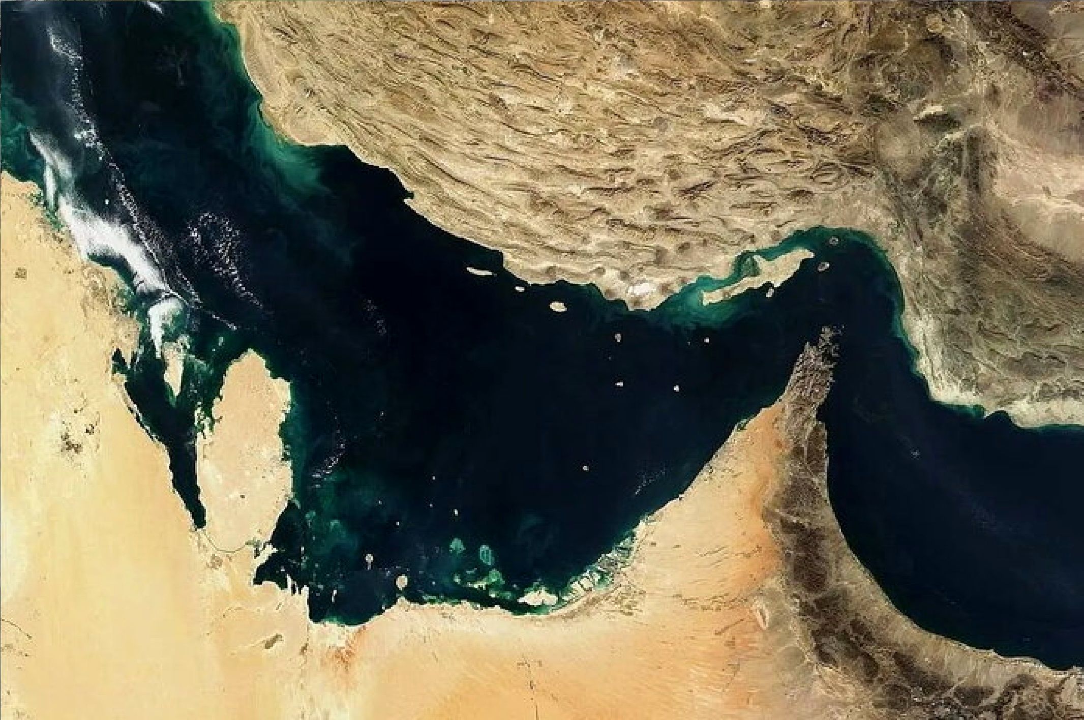 عمان: تنگه هرمز باز خواهد شد