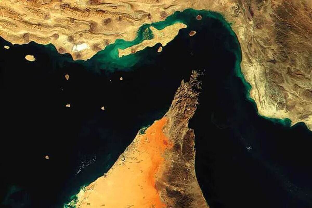 صدای انفجار در تنگه هرمز شنیده شد/ یک نفتکش غول‌پیکر هدف حمله قرار گرفت
