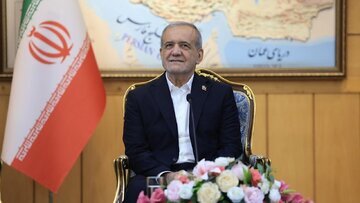 قابی از پزشکیان بر سر مزار رهبر شهید انقلاب + عکس
