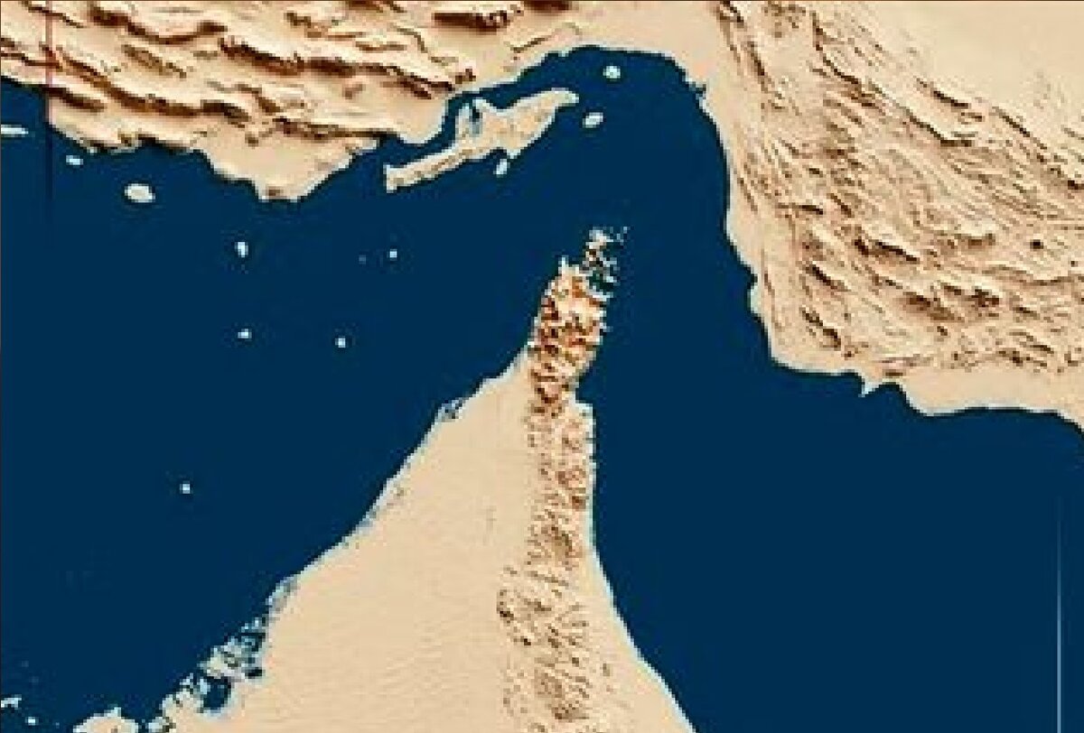 یک نفتکش در شرق تنگه هرمز دچار آتش‌سوزی شد