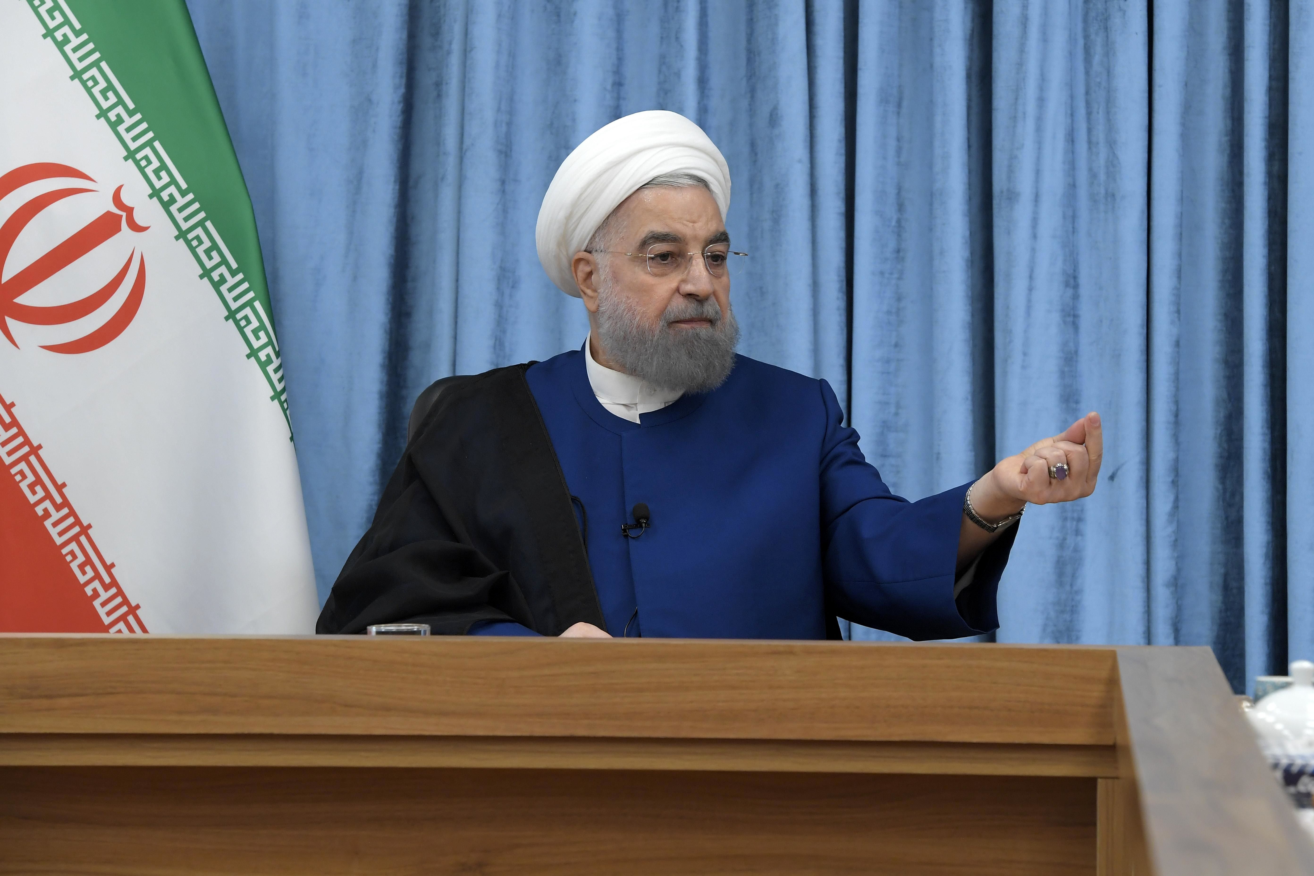 روحانی: من نه کلمه رفراندوم را گفتم و نه کلمه همه‌پرسی را/ وقتی به ما تجاوز بشود ما باید دفاع کنیم. اینکه جزو بدیهیات اولیه است