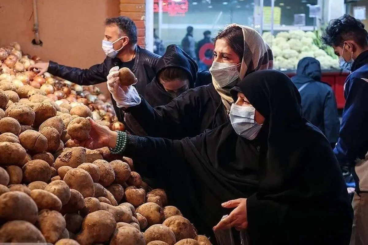 وعده ارزانی سیب‌زمینی روی هوا ماند / گرانی تا کجا ادامه دارد؟
