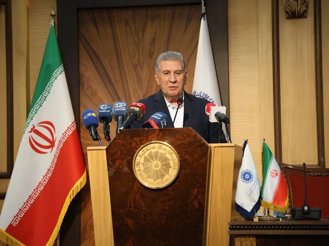 اقتصاد زیر فشار ارز و رکود / اتاق ایران راهکار جدید روی میز بانک مرکزی گذاشت